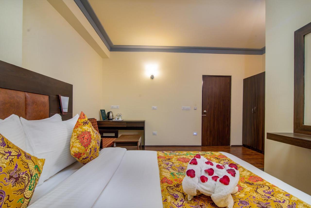 Muscatel Grand Silkroute - 300 Mts From Mg Marg Гангток Екстериор снимка