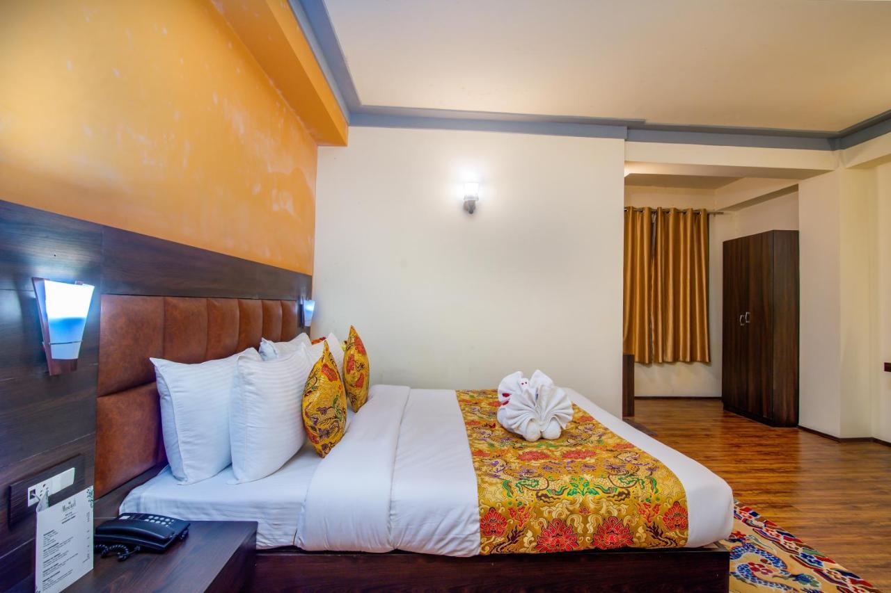 Muscatel Grand Silkroute - 300 Mts From Mg Marg Гангток Екстериор снимка