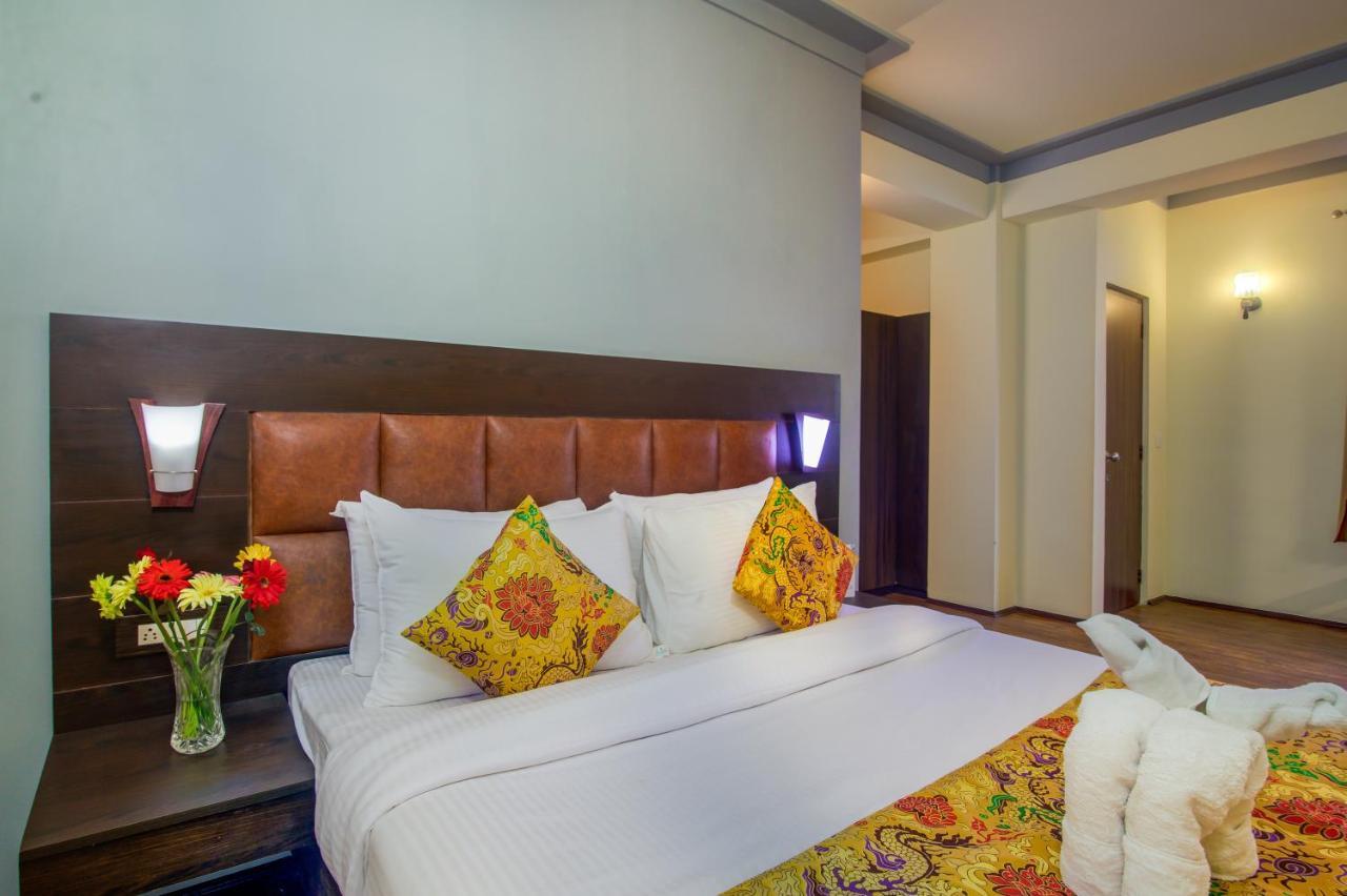 Muscatel Grand Silkroute - 300 Mts From Mg Marg Гангток Екстериор снимка