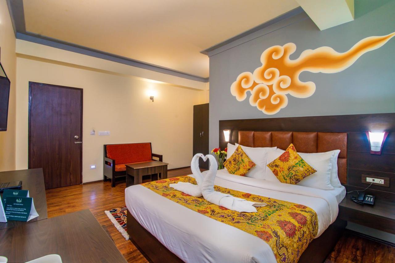 Muscatel Grand Silkroute - 300 Mts From Mg Marg Гангток Екстериор снимка